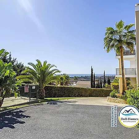 מלון Homes With Huge Ocean View Terrace 5*